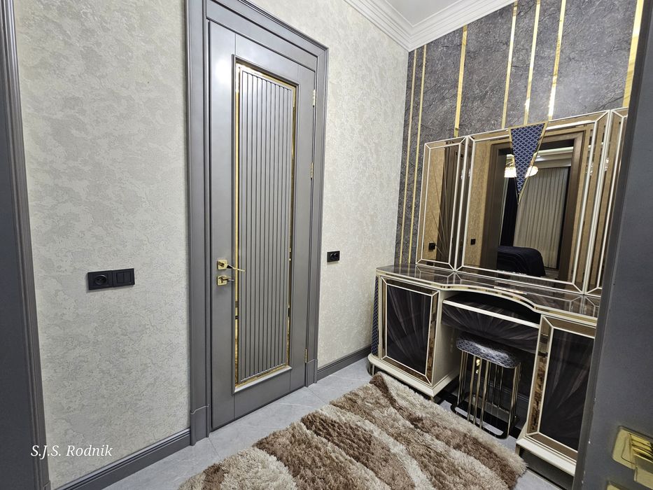 Юнусабад 18. Новый дом. 4сот. 8 комнат. 9 санузлов.