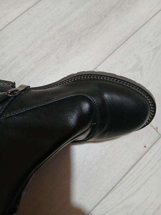 Новые листаем обуви разные