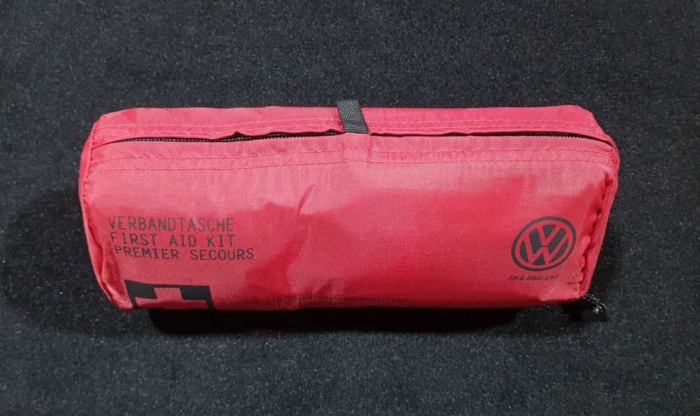 Чисто Нова Оригинална Аптечка от най-новия VW Passat!