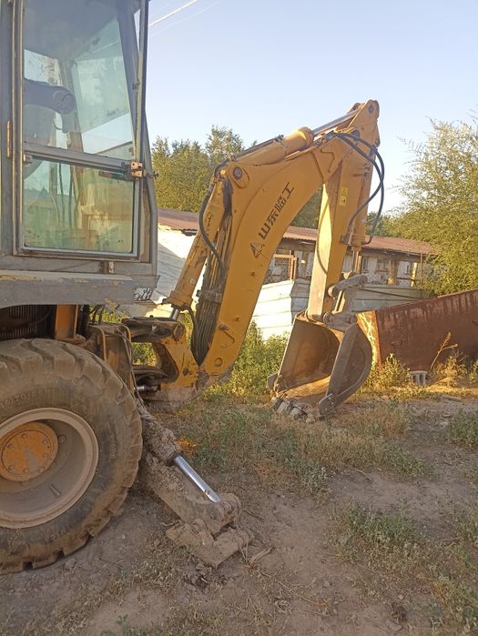 Lgb680э́кскаватор-погрузчик