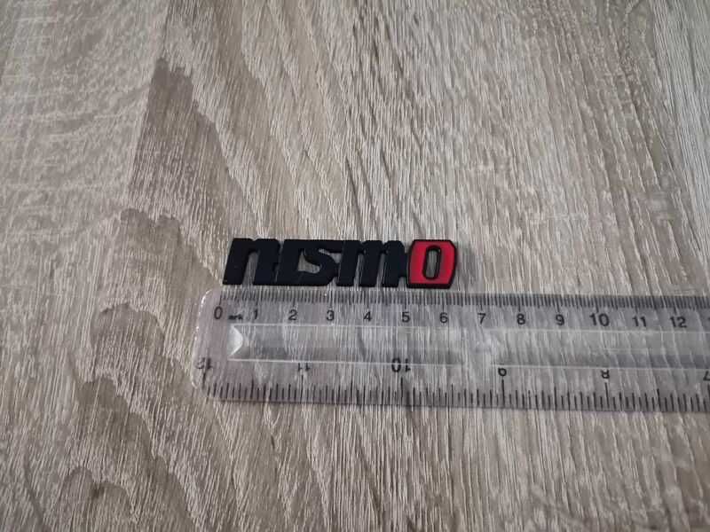 Nissan Nismo черен с червено надпис малък размер