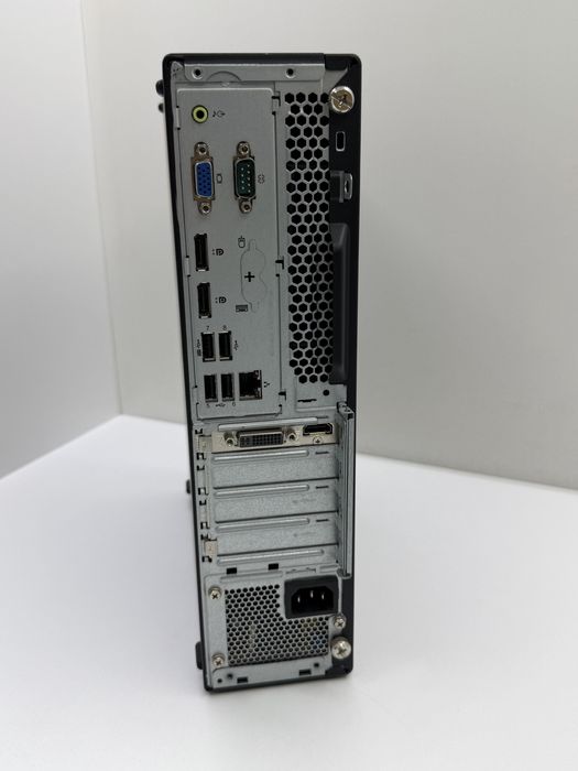 Lenovo ThinkCentre cu Intel Core i7-8700, 16GB RAM, SSD 256GB