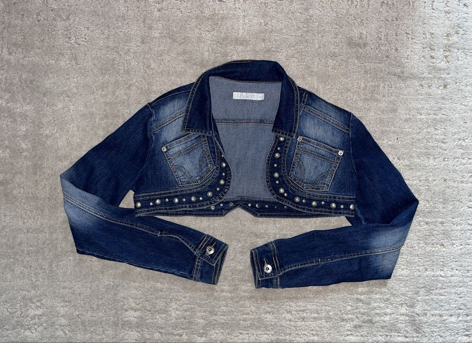 Късо дънково y2k яке със сребърни елементи