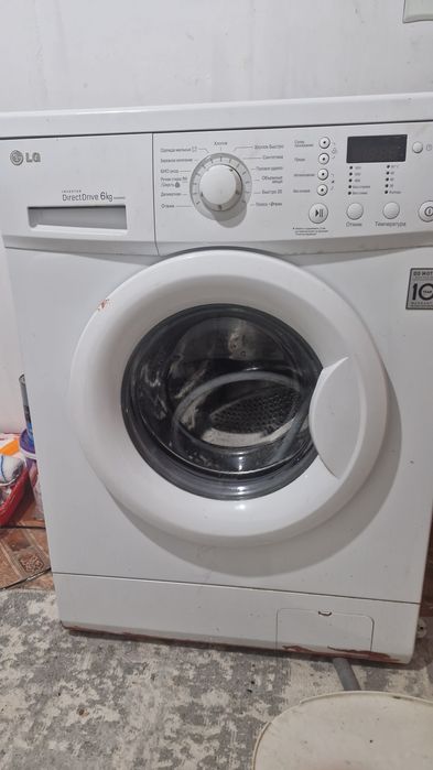 Продам стиральную машинку. Все работает. Продаю с связи переездом.