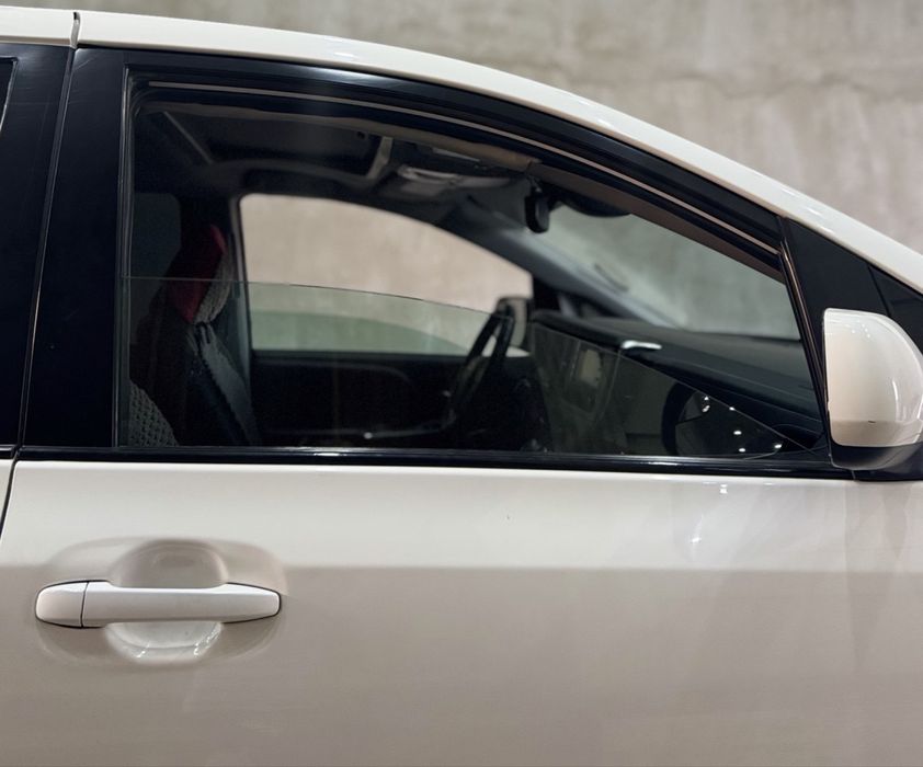 Toyota минивен 2019 эшик ойнаси