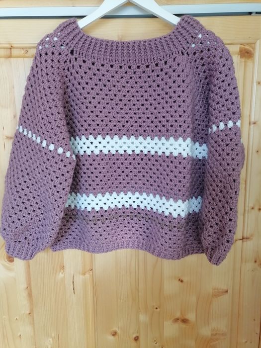 Дамски пуловер изплетен на една кука