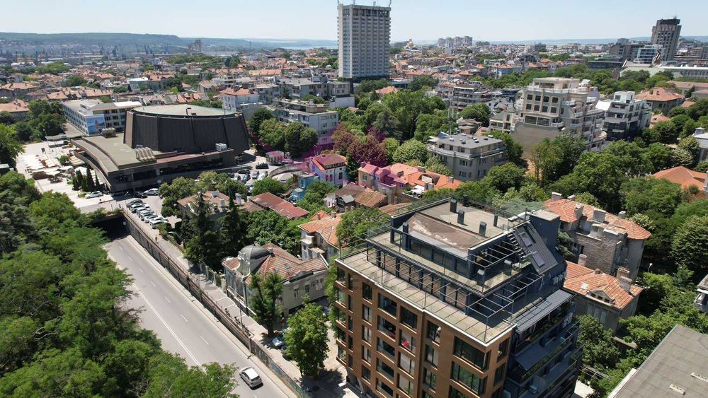 Продава се Двустаен апартамент в Варна, Център - 89 кв.м за 4472 €/кв.м - Снимка #1