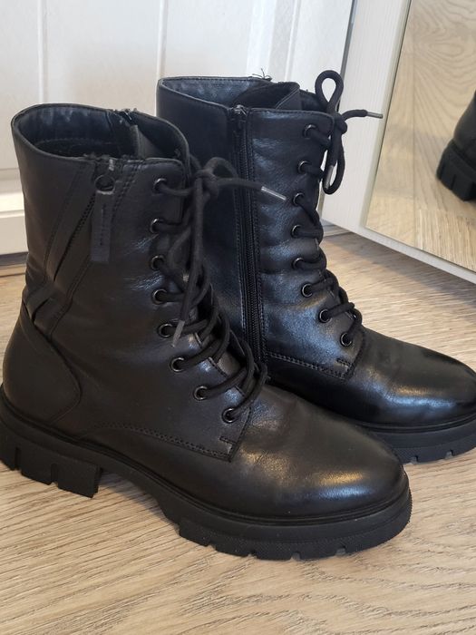 Ботинки чёрные 40 размера