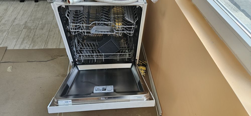 Съдомиялна машина SIEMENS