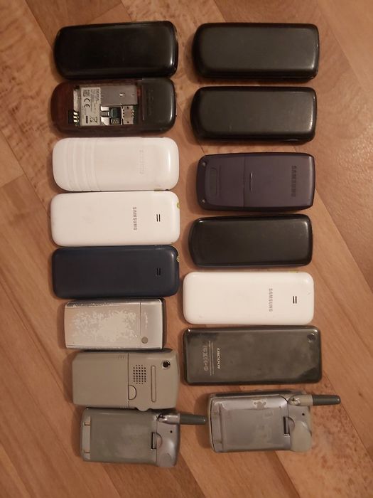 Продам простой телефон f300