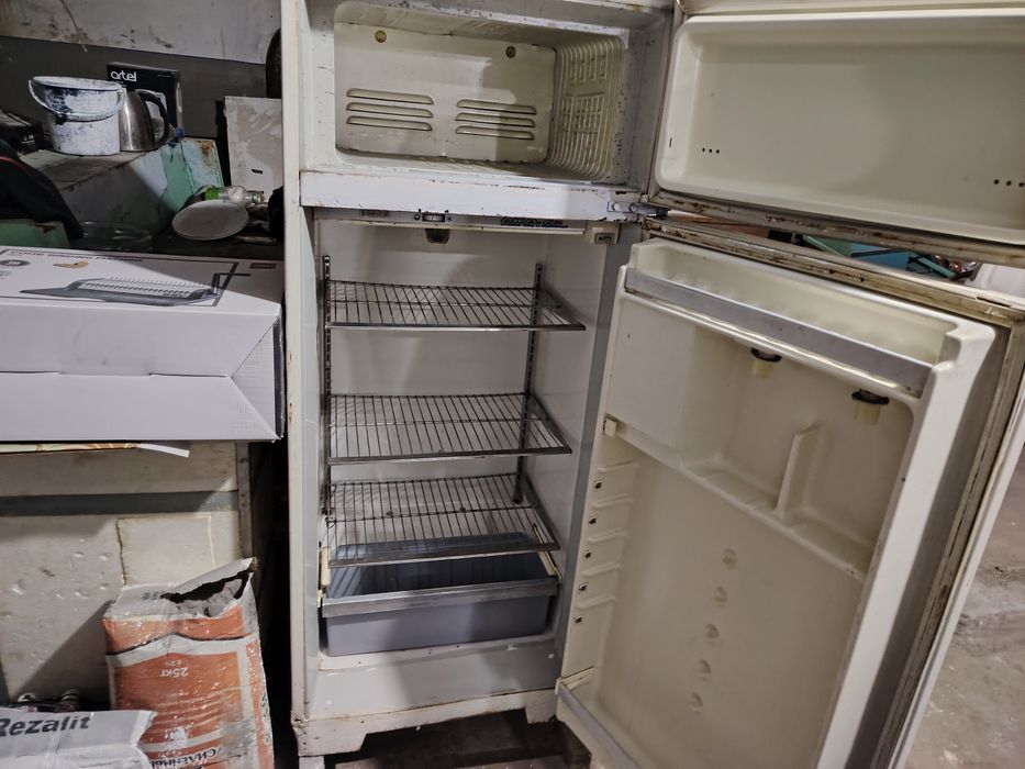 Продаю ХАЛОДЕНИК снежинка и оор двух камерный в отличном состоянии всё