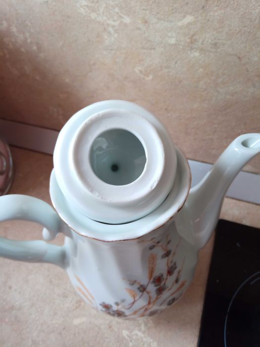 Намалям 50 процента.Стара посуда в добро състояние