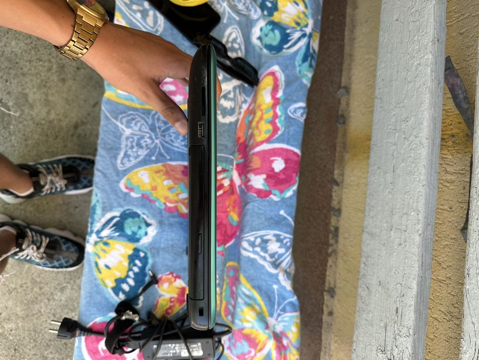 Vand laptop hp pentru mai multe dm