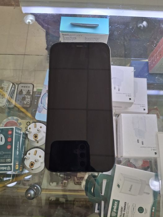 Айфон 12 128гига 73 емкость