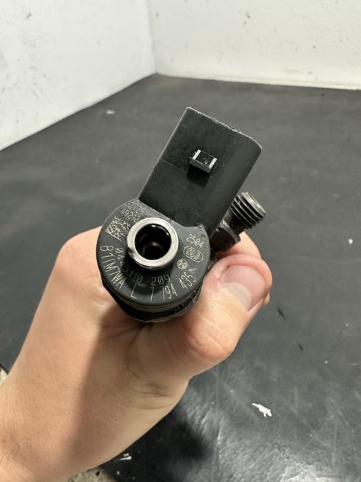 Injector injectoare BMW Seria 3 E46 320d M47 | 7794435 | 0445110209