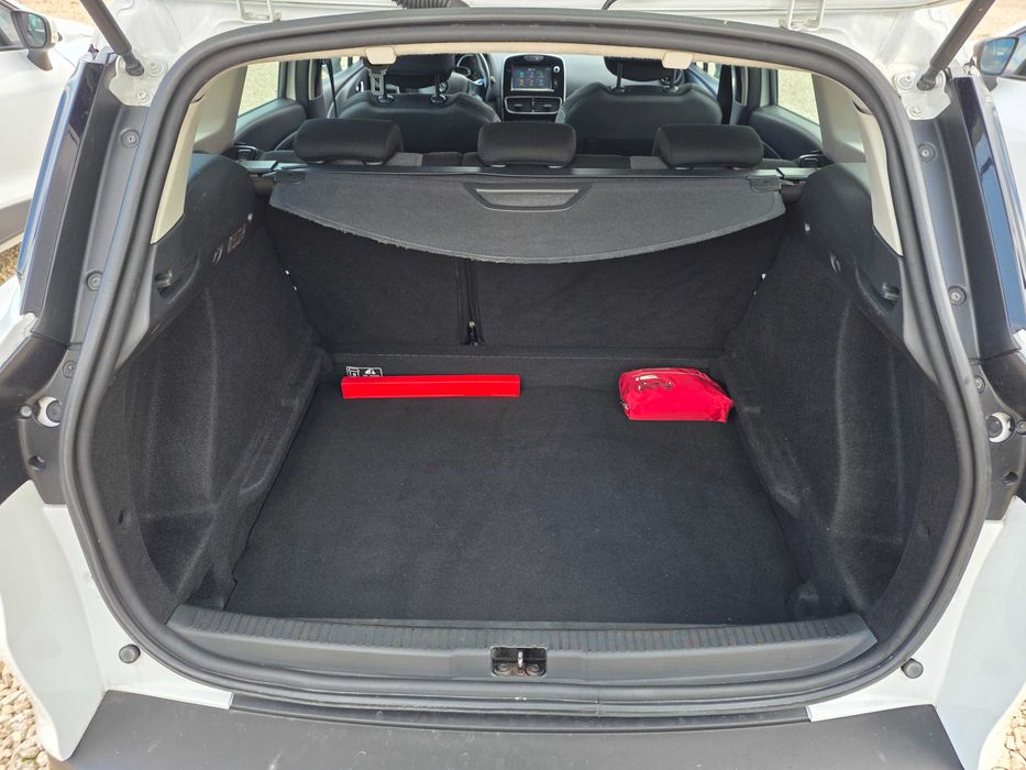 Inchirieri Auto Focsani - Renault Clio Combi - de la 110 lei