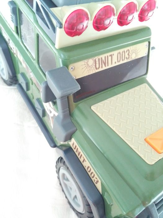 Jeep militar, jucarie