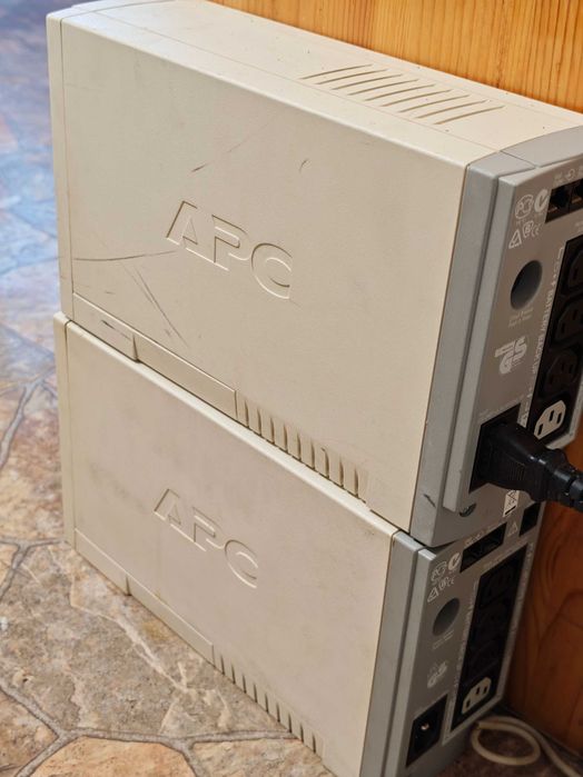 UPS APC Back-ups CS 650 батерията е за смяна, но за тест държи