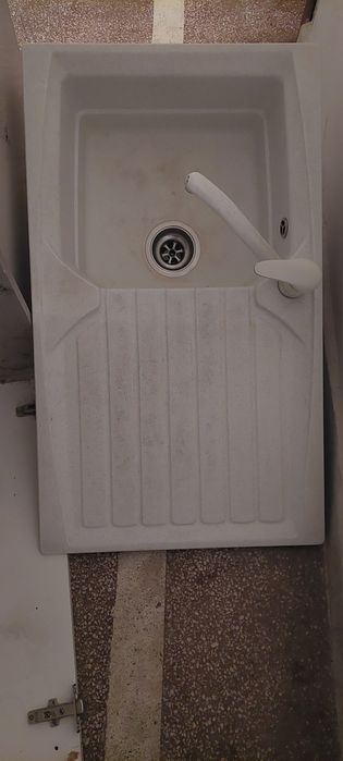 Мивка със смесител