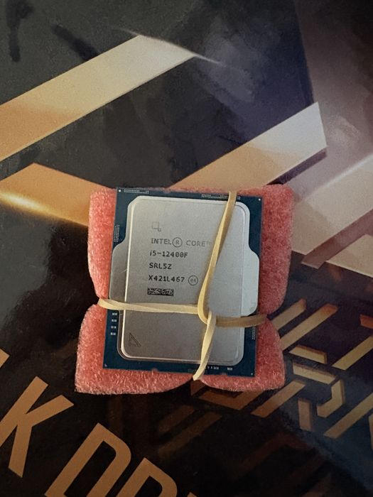 Intel Core i5-12400F OEM.