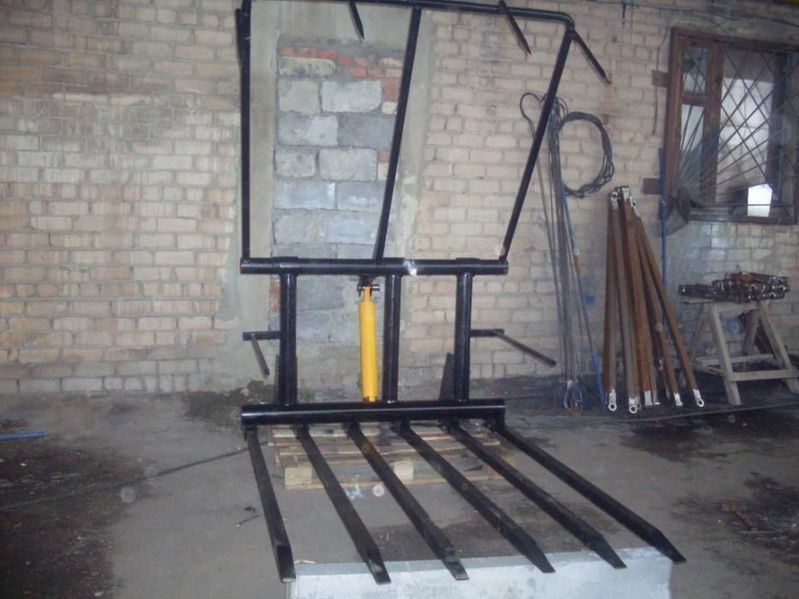 Вилы под рулоны (трезубец)