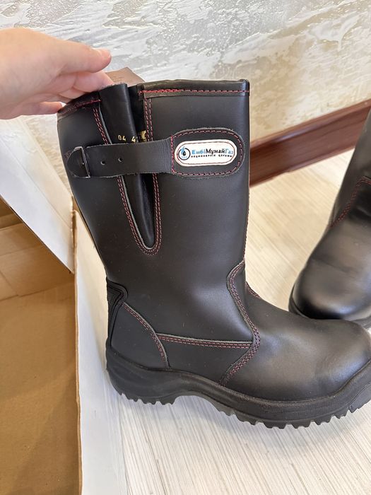 спец ботинки новый