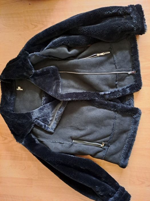 Bluza neagra lunga 38 ,Cojoc negru marimea 44,blăniță roșie L