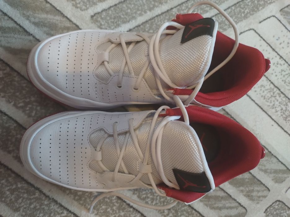 Маратонки Nike  Jordan 37,5 номер.