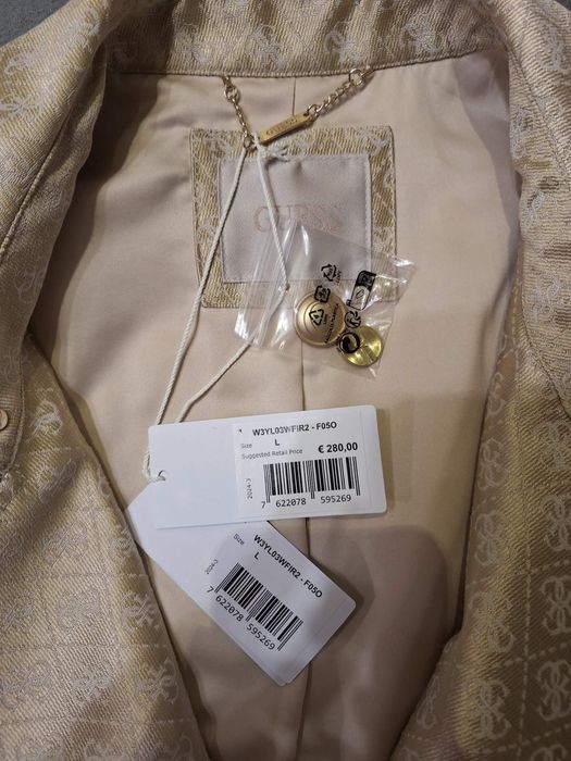 Чисто ново палто guess