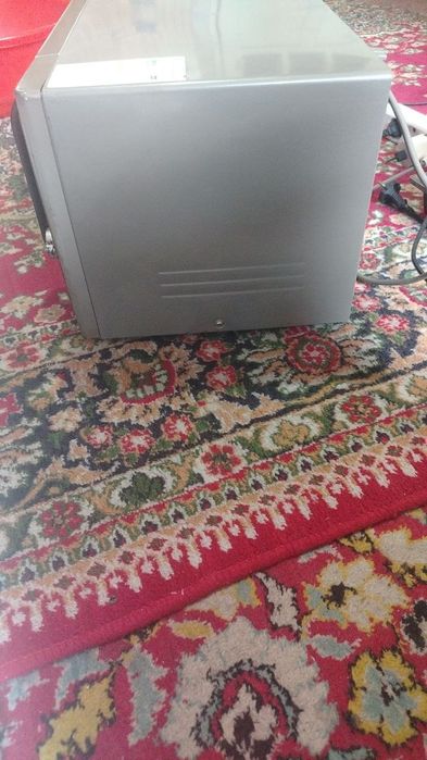 Mikrovni pech ovqat istadga