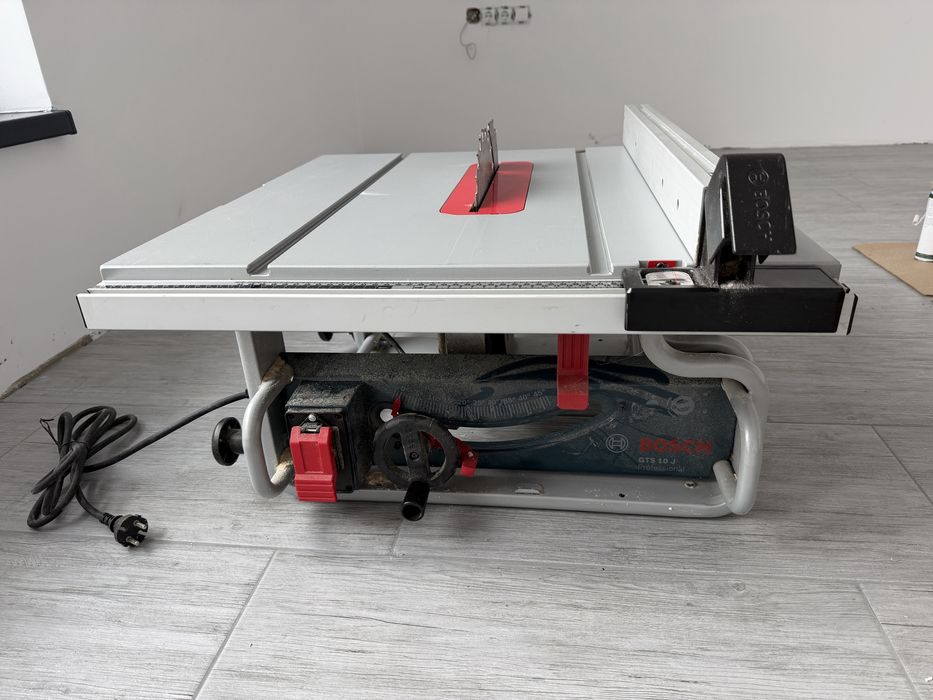 Fierastrau circular de masa Bosch GTS 10J