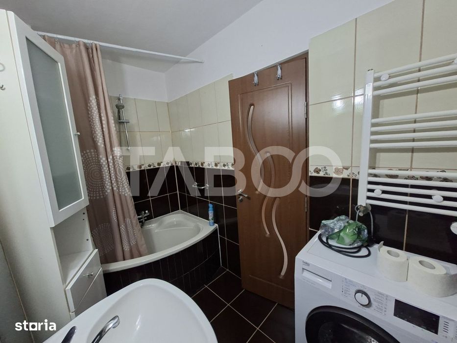 Apartament de inchiriat 2 camere zona Strand etaj 3 bucatarie separata