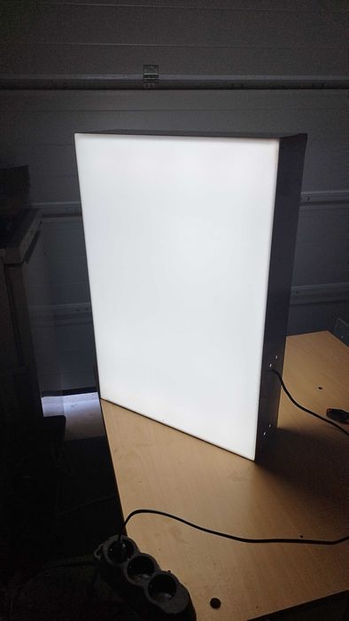 Двустранна светеща табела - с лед осветление 40/60/12см