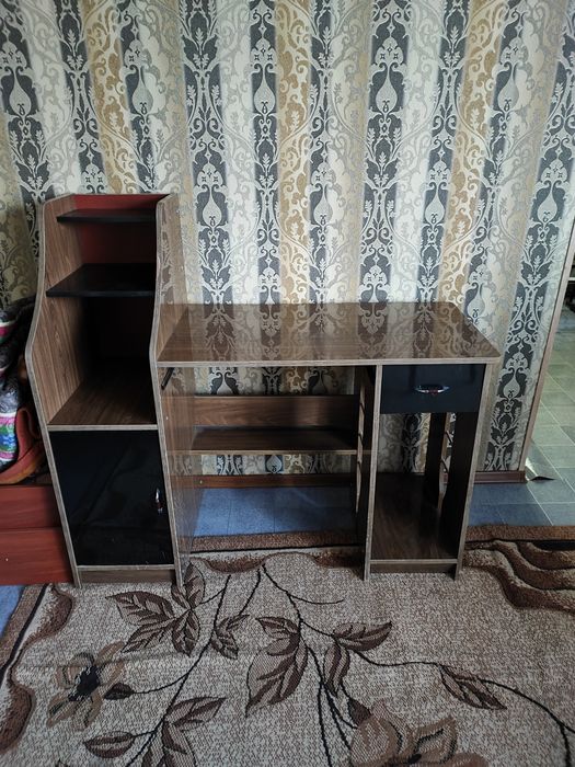 Продам компьютерный стол