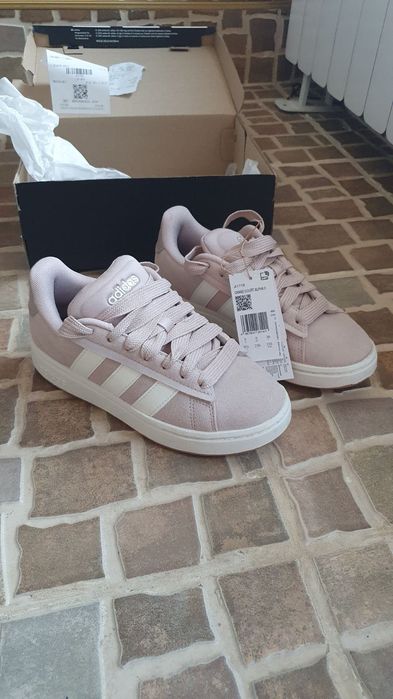 Маратонки Adidas , чисто нови