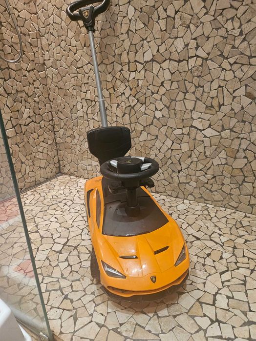 Кола за яздене/бутоне lamborghini