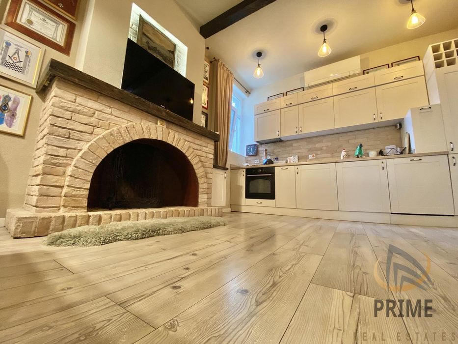 Дава се под наем Тристаен апартамент в Бургас, Център - 80 кв.м за 750 € - Снимка #2