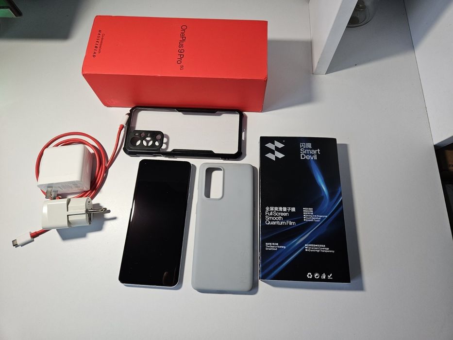 OnePlus 9Pro 5G + слушалки Sony + Huawei Watch GT2 42 мм.