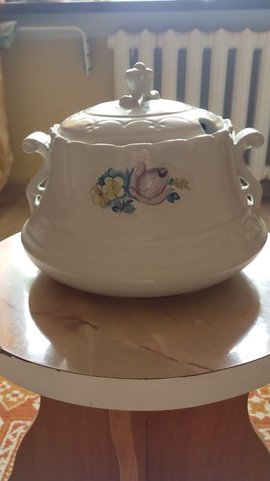 Продам супницу на 4 литра