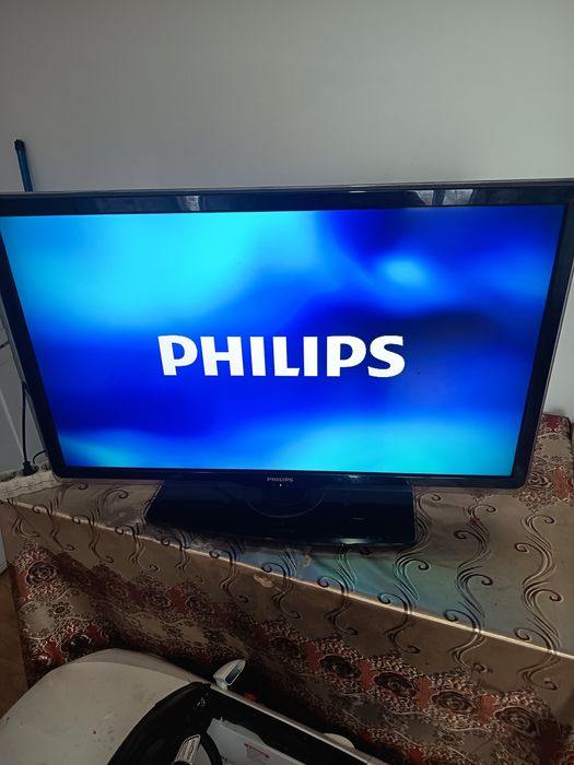 Vând TV Philips funcționează impecabil