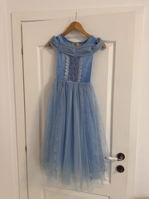 Costum Frozen rochie si capa