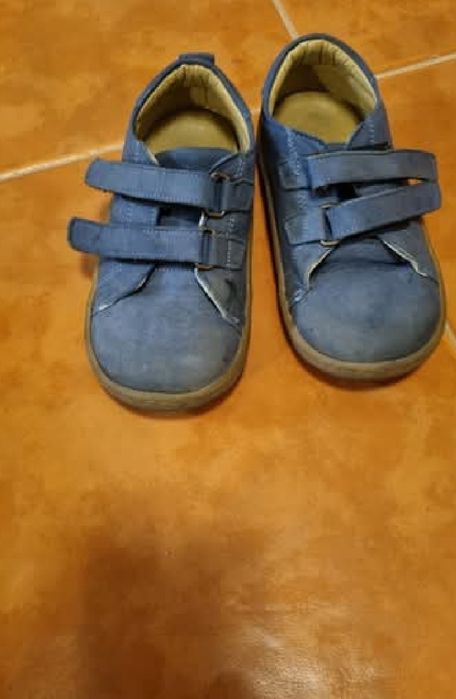 Vand pantofi similar Camper