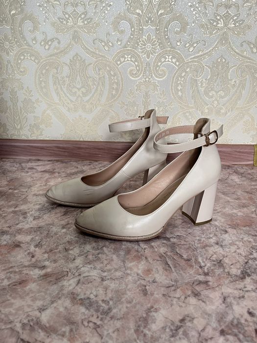 Продам вечерние туфли