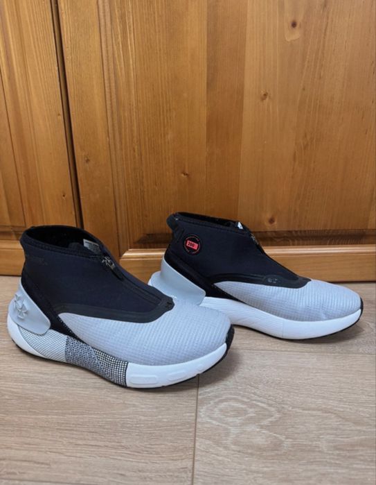 Under Armour HOVR Phantom 3 SE warm Halo Grey White