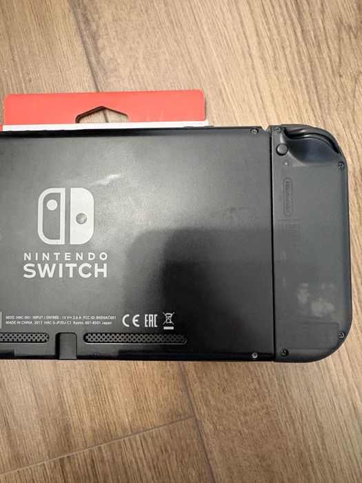 Nintendo Switch V1 Pokémon Bundle + 128GB + Joy-Con Pokémon + Dock + Husă + Jocuri
