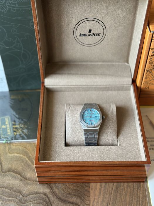 Audemars Piguet Royal Oak Blue Dial 33 mm Quartz - дамски модел