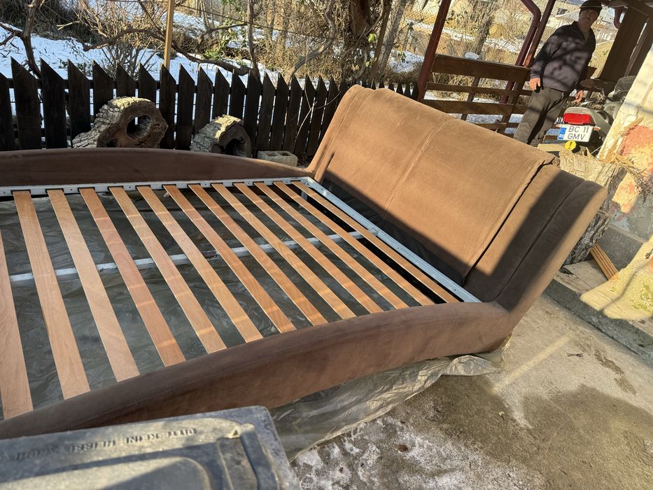 Vand pat matrimonial maro