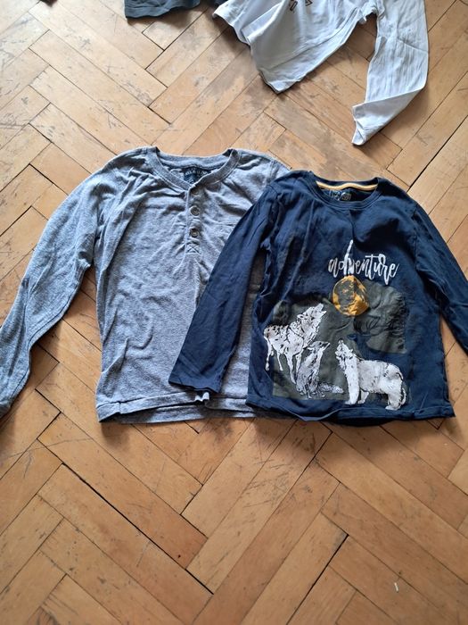 10 блузи  122 - 128 - общо 5€