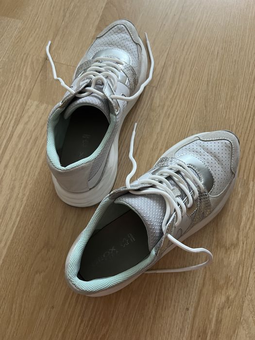 Санадали и маратонки от естествена кожа