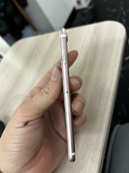 продается айфон 7